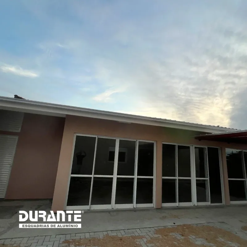 Obra de esquadrias de alumínio em Santa Catarina — Durante Esquadrias