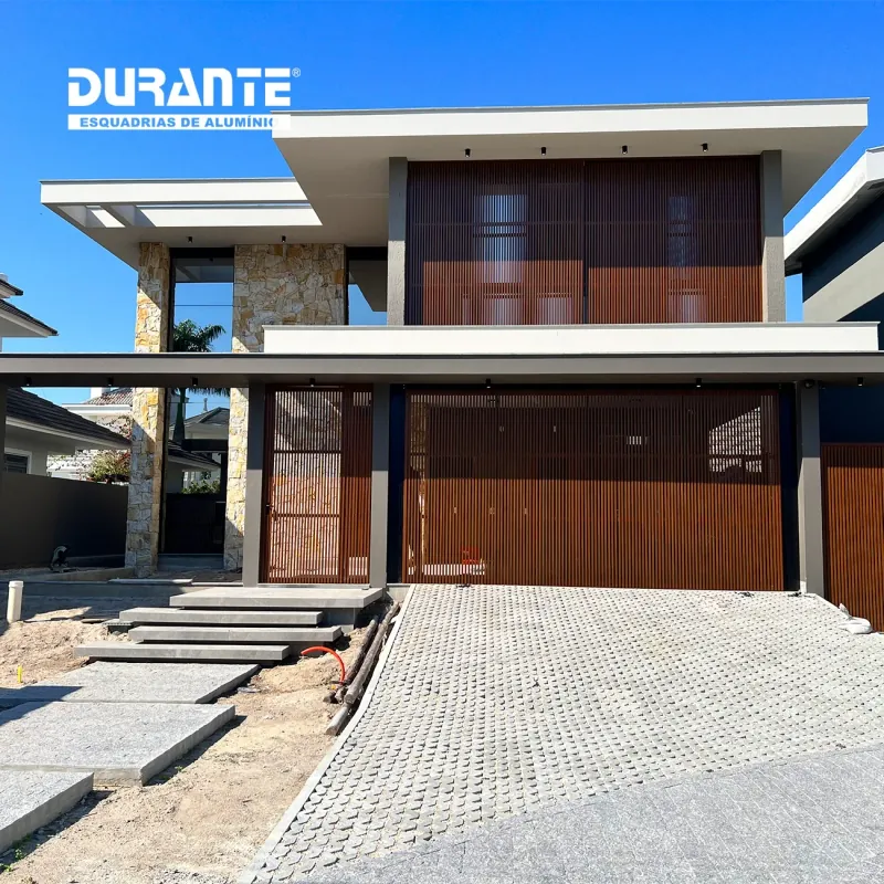Obra de esquadrias de alumínio em Santa Catarina — Durante Esquadrias